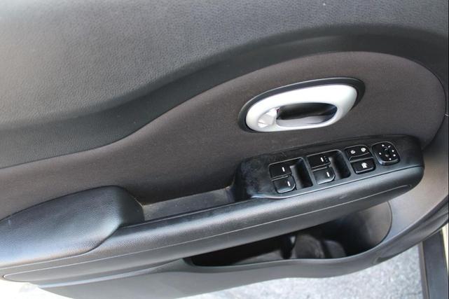 Photo of 2015 Bright Silver Kia Soul