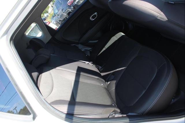 Photo of 2015 Bright Silver Kia Soul