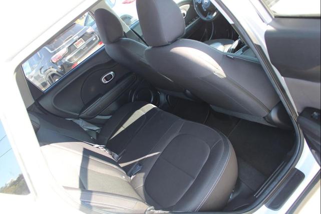 Photo of 2015 Bright Silver Kia Soul