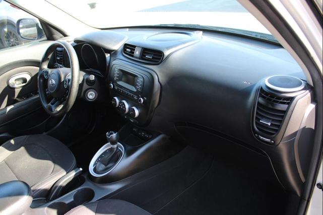 Photo of 2015 Bright Silver Kia Soul