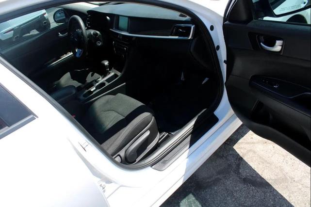 Photo of 2020 Snow White Pearl Kia Optima
