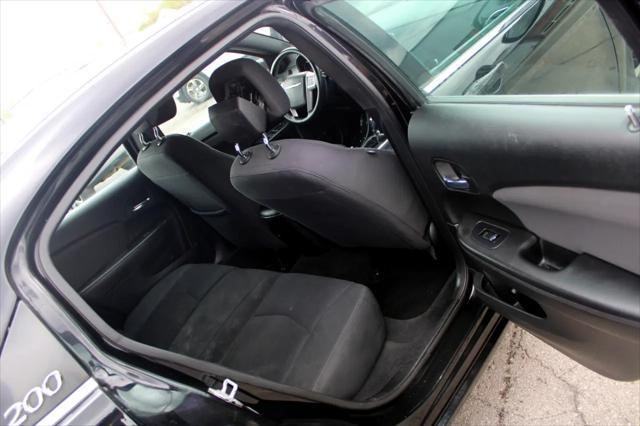 Photo of 2013 Black Clearcoat Chrysler 200