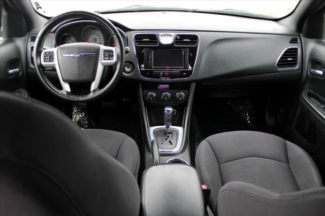 Photo of 2013 Black Clearcoat Chrysler 200