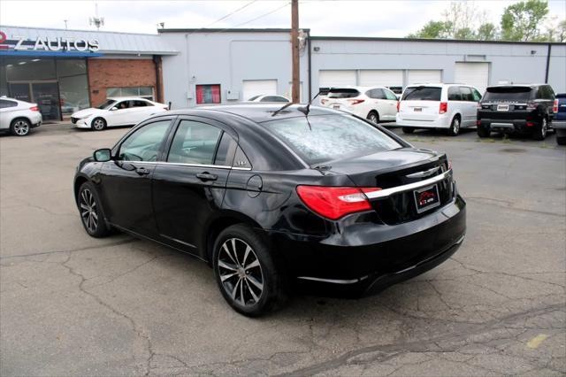 Photo of 2013 Black Clearcoat Chrysler 200