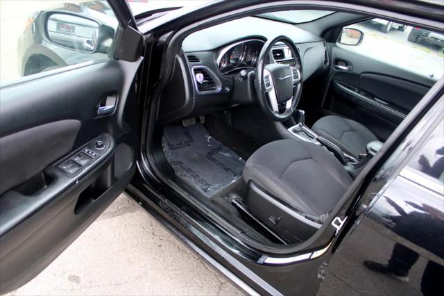 Photo of 2013 Black Clearcoat Chrysler 200