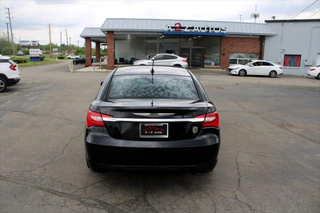 Photo of 2013 Black Clearcoat Chrysler 200