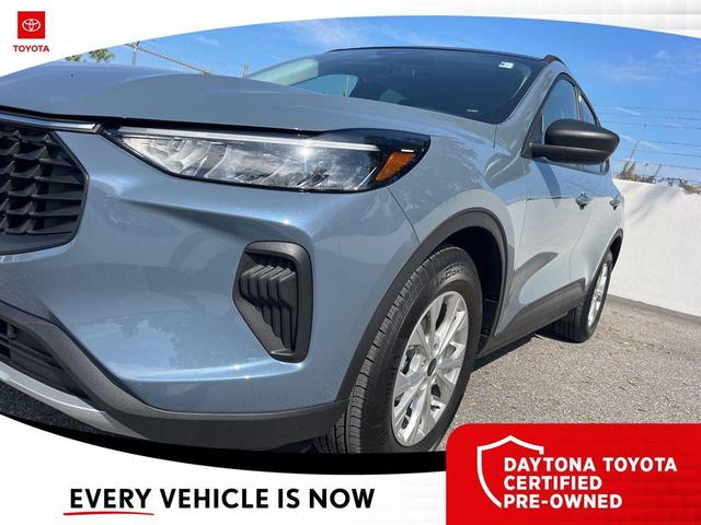 Photo of 2025 Vapor Blue Metallic Ford Escape