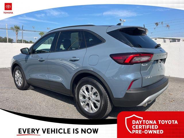 Photo of 2025 Vapor Blue Metallic Ford Escape