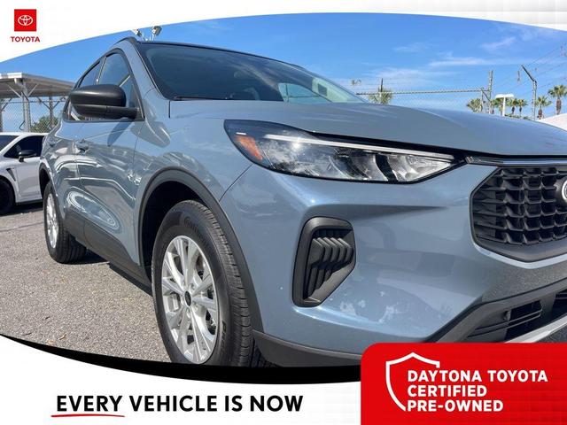 Photo of 2025 Vapor Blue Metallic Ford Escape