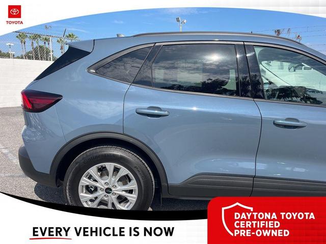 Photo of 2025 Vapor Blue Metallic Ford Escape