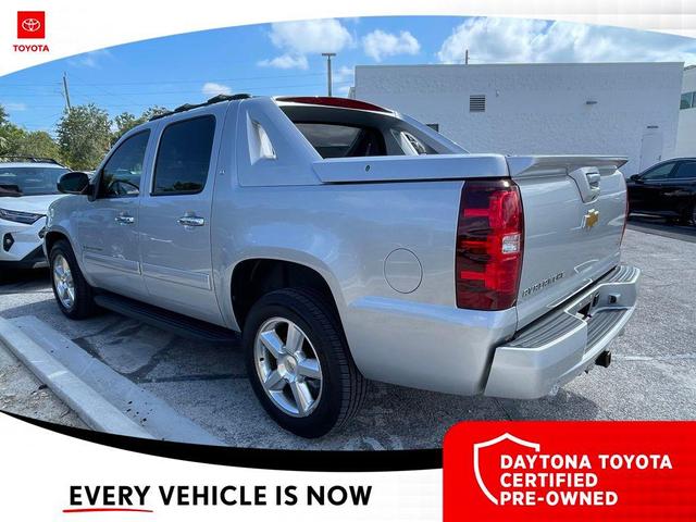 Photo of 2012 Silver Ice Metallic Chevrolet Avalanche