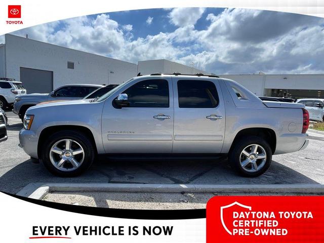Photo of 2012 Silver Ice Metallic Chevrolet Avalanche