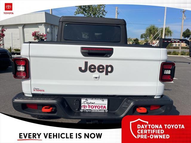 Photo of 2023 Bright White Clearcoat Jeep Gladiator