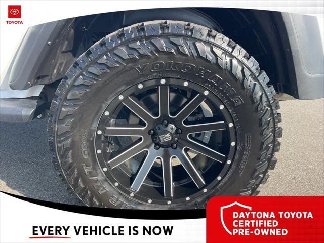 Photo of 2023 Bright White Clearcoat Jeep Gladiator
