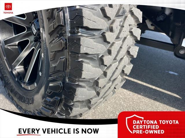Photo of 2023 Bright White Clearcoat Jeep Gladiator