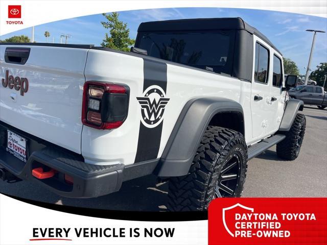Photo of 2023 Bright White Clearcoat Jeep Gladiator