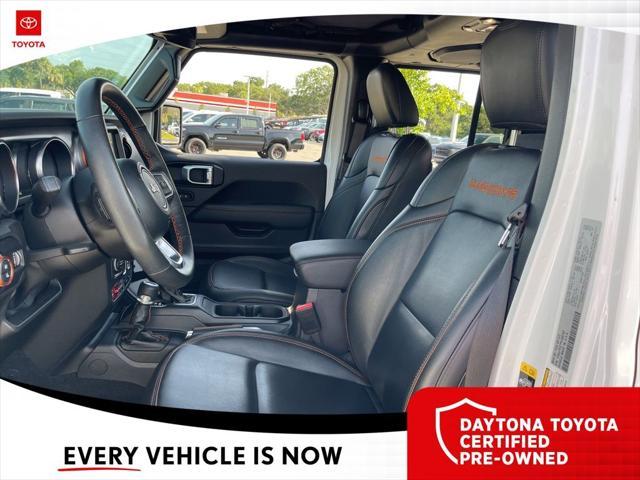 Photo of 2023 Bright White Clearcoat Jeep Gladiator