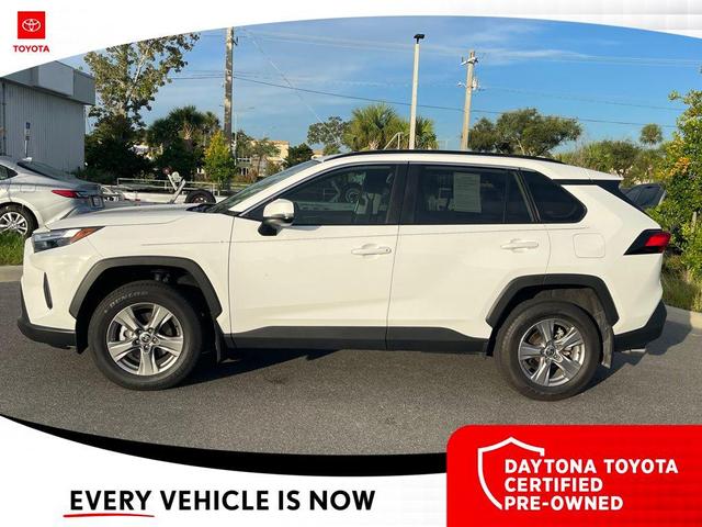 Photo of 2025 Ice Cap Toyota RAV4
