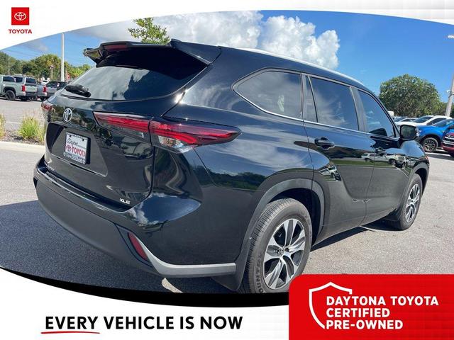 Photo of 2024 Midnight Black Metallic Toyota Highlander