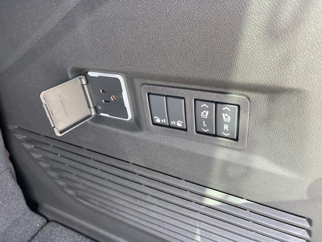 Photo of 2025 Iridescent Pearl Tricoat Chevrolet Tahoe