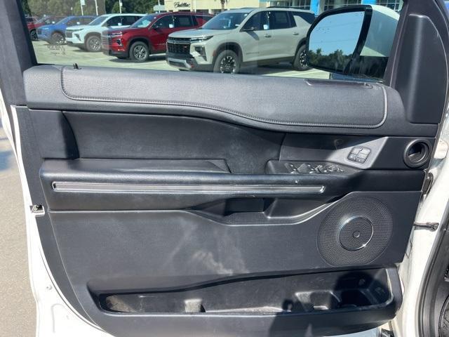 Photo of 2020 White Ford Expedition