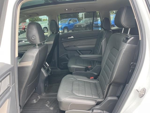 Photo of 2023 Opal White Pearl Effect Volkswagen Atlas