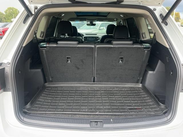 Photo of 2023 Opal White Pearl Effect Volkswagen Atlas