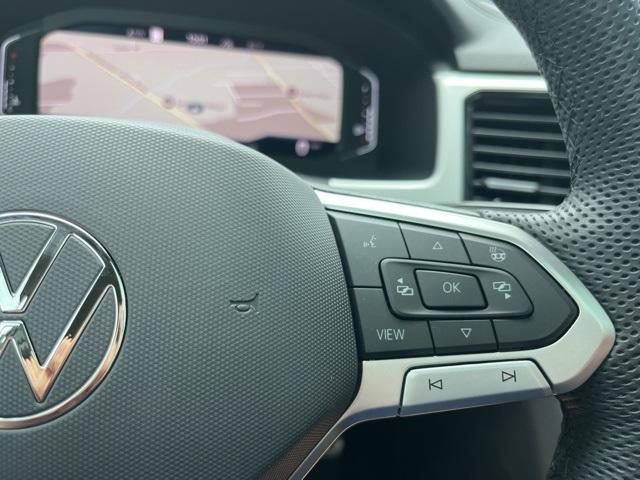 Photo of 2023 Opal White Pearl Effect Volkswagen Atlas