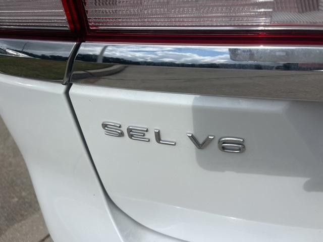 Photo of 2023 Opal White Pearl Effect Volkswagen Atlas