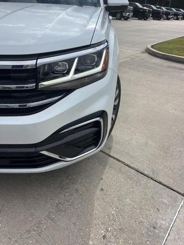 Photo of 2023 Opal White Pearl Effect Volkswagen Atlas