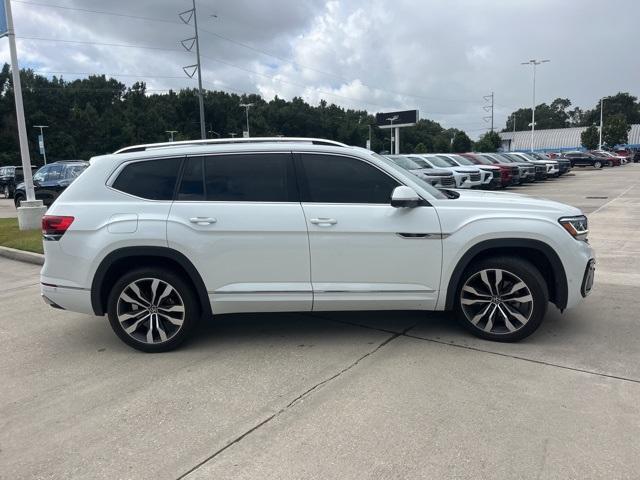 Photo of 2023 Opal White Pearl Effect Volkswagen Atlas