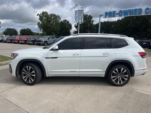 Photo of 2023 Opal White Pearl Effect Volkswagen Atlas