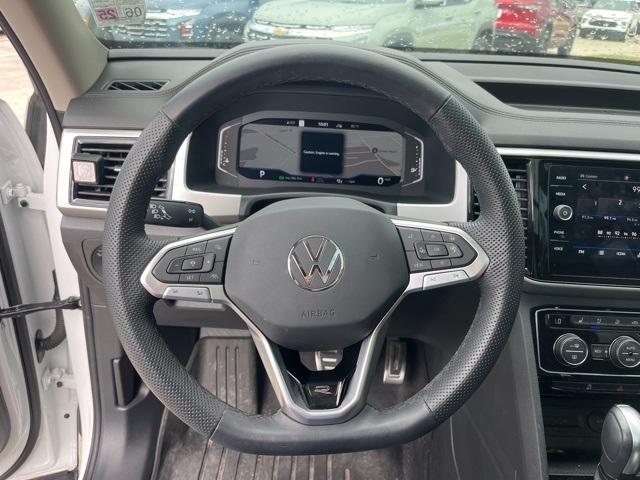 Photo of 2023 Opal White Pearl Effect Volkswagen Atlas