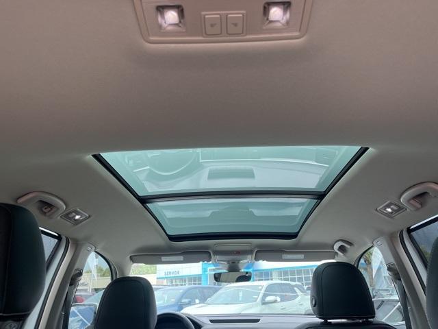 Photo of 2023 Opal White Pearl Effect Volkswagen Atlas