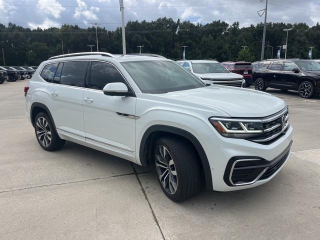 Photo of 2023 Opal White Pearl Effect Volkswagen Atlas