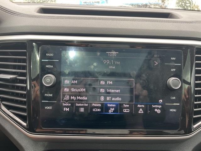 Photo of 2023 Opal White Pearl Effect Volkswagen Atlas