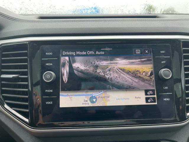 Photo of 2023 Opal White Pearl Effect Volkswagen Atlas
