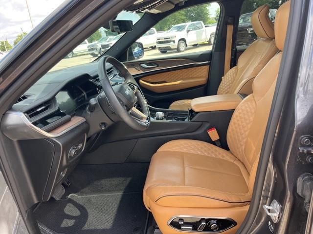 Photo of 2022 Metallic Jeep Grand Cherokee L