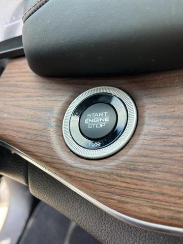 Photo of 2022 Metallic Jeep Grand Cherokee L