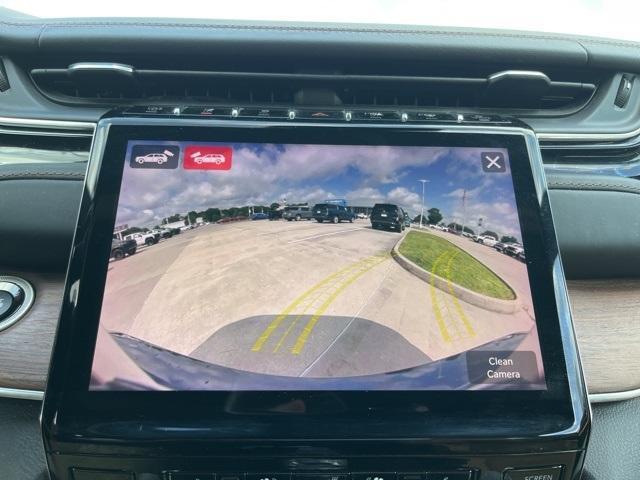 Photo of 2022 Metallic Jeep Grand Cherokee L