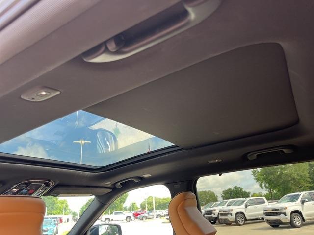 Photo of 2022 Metallic Jeep Grand Cherokee L