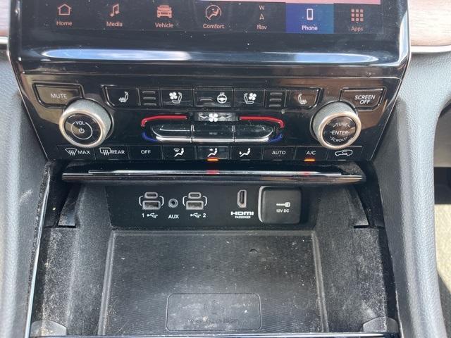 Photo of 2022 Metallic Jeep Grand Cherokee L