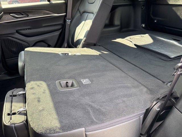 Photo of 2025 Diamond Black Jeep Grand Cherokee