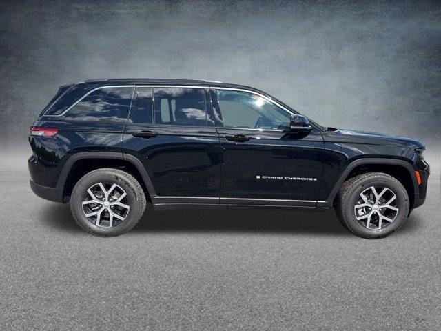 Photo of 2025 Diamond Black Jeep Grand Cherokee