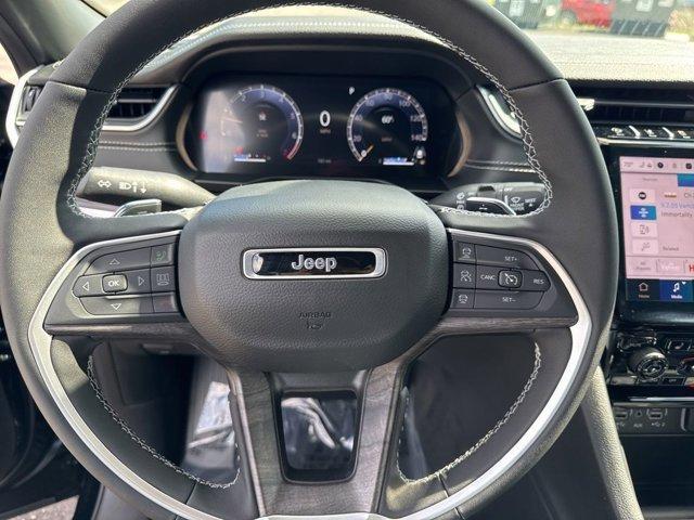 Photo of 2025 Diamond Black Jeep Grand Cherokee