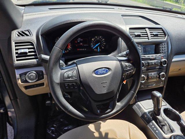 Photo of 2017 Blue Ford Explorer