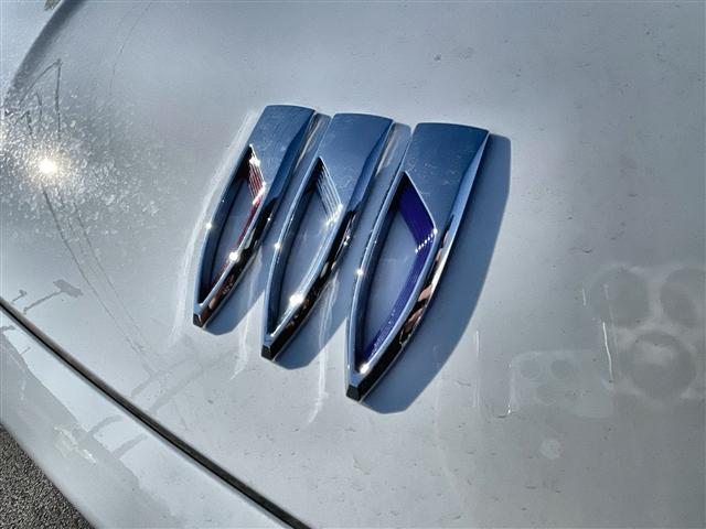 Photo of 2025 Summit White Buick Enclave