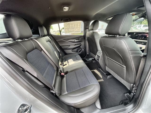 Photo of 2025 Summit White Buick Envista