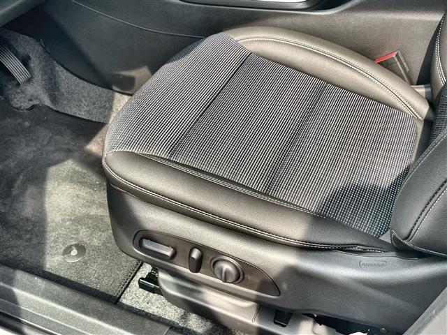 Photo of 2025 Summit White Buick Envista