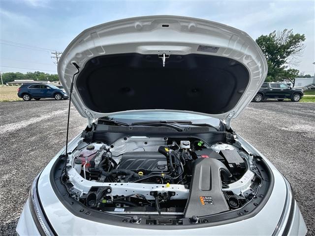 Photo of 2025 Summit White Buick Envista